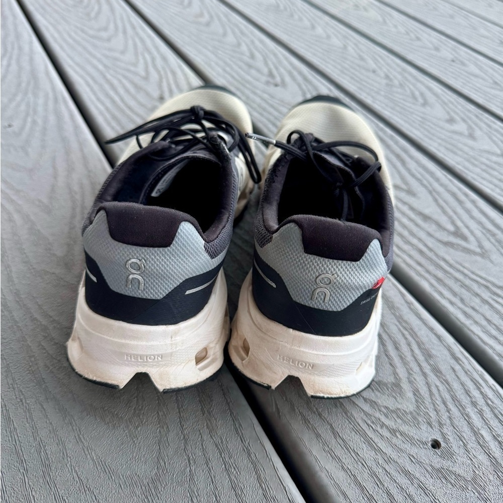 Women’s Oncloud Running shoes size 9.5 - Picture 4 of 8